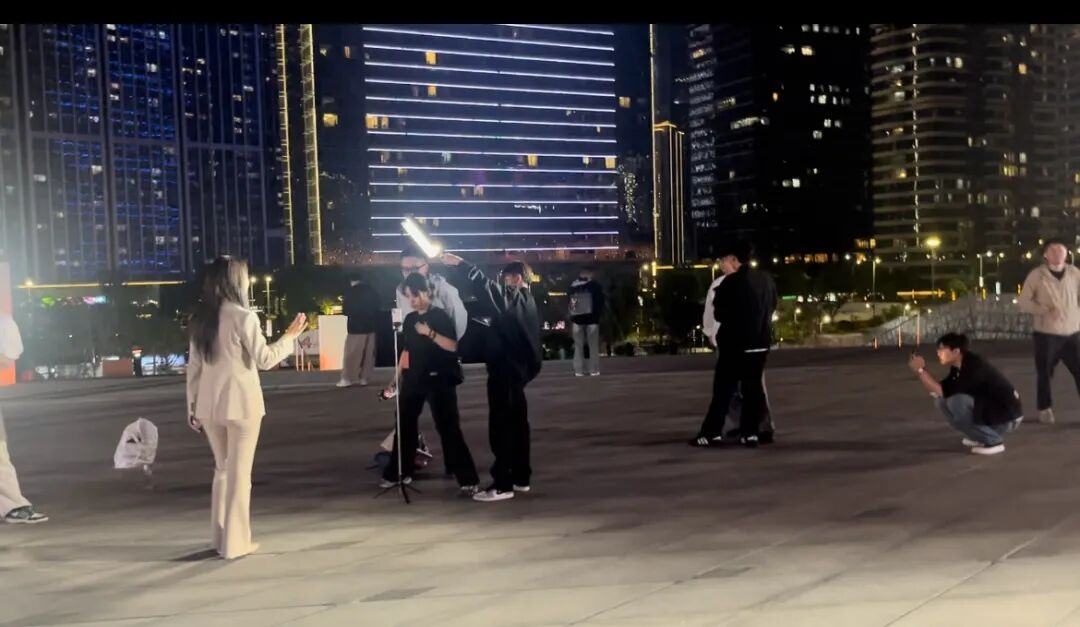 保洁阿姨当主播，为什么车企一定要直播？